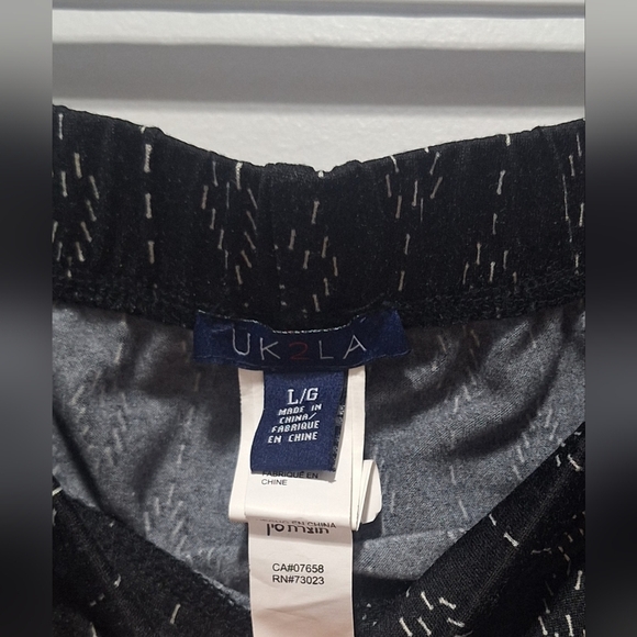 Lrg Black Patterned Leggings EUC - Picture 2 of 4